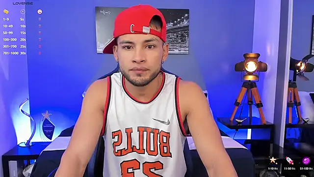 Max Conor1 online show from 10.10.25