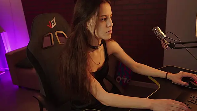 MilaStoyne online show from 03.19.25