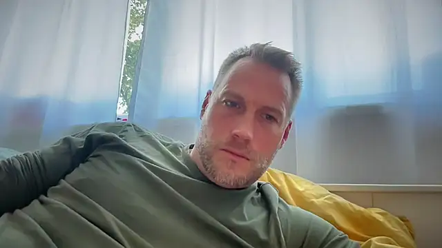 Snapshot of Christian87xxx chatting on 09.19.25 Christian87xxx online show from 09.19.25