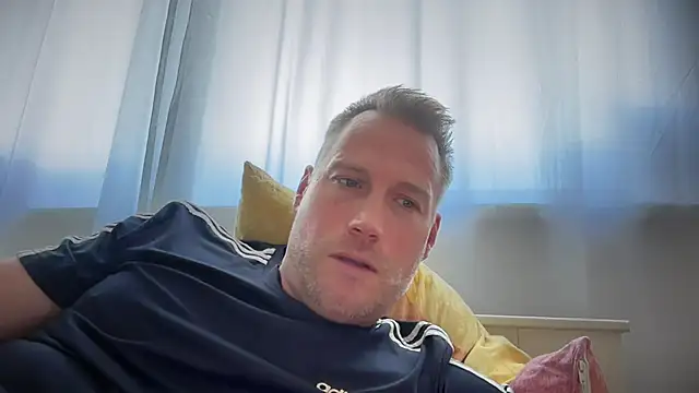 Snapshot of Christian87xxx chatting on 09.27.25 Christian87xxx online show from 09.27.25