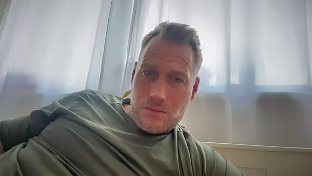 Snapshot of Christian87xxx chatting on 10.06.25 Christian87xxx online show from 10.06.25