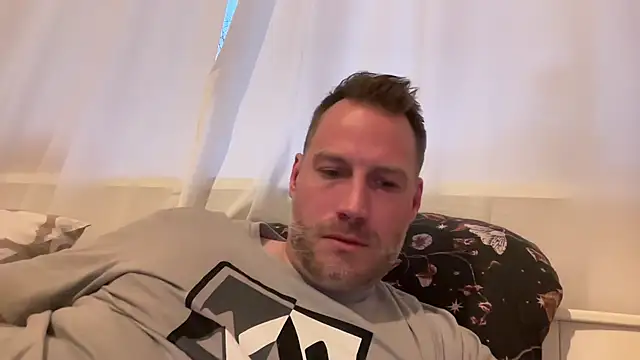 Snapshot of Christian87xxx chatting on 11.08.25 Christian87xxx online show from 11.08.25