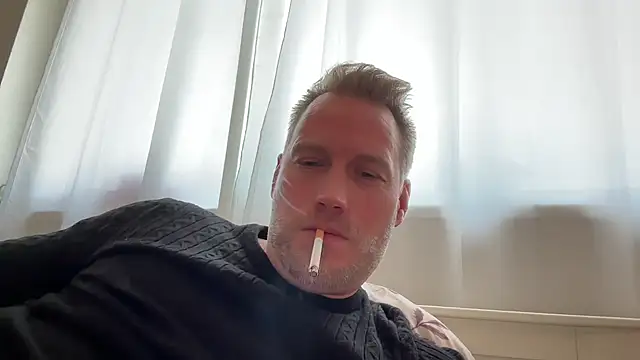 Snapshot of Christian87xxx chatting on 11.25.25 Christian87xxx online show from 11.25.25