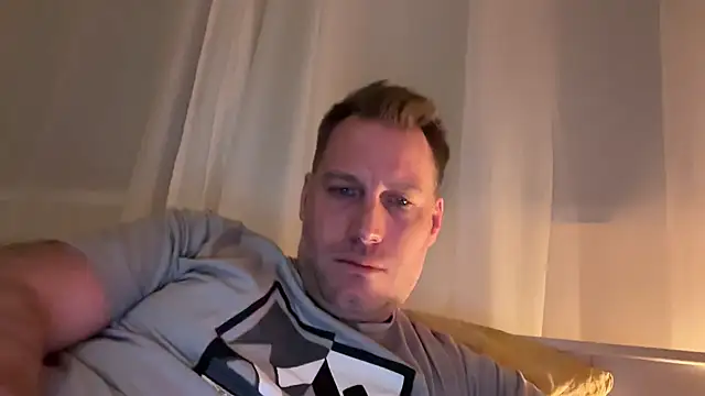 Snapshot of Christian87xxx chatting on 12.13.25 Christian87xxx online show from 12.13.25