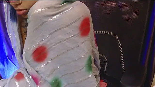 Snapshot of wow-simran chatting on 11.16.25 wow-simran online show from 11.16.25