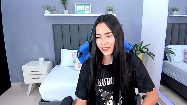 alessia leroy online show from 02.18.25