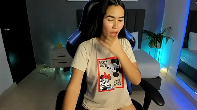 alessia leroy online show from 03.17.25