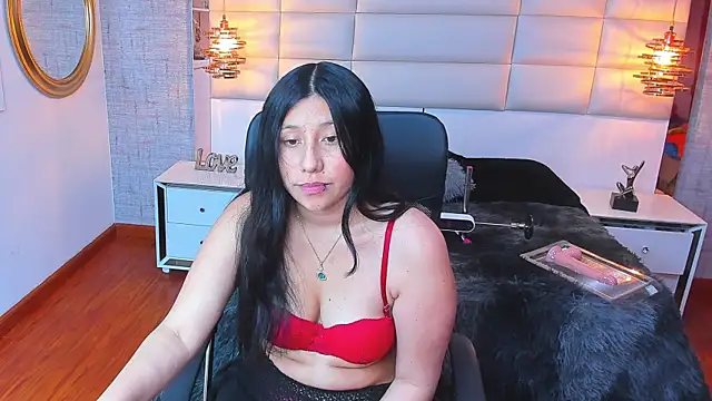 Nohemi louse online show from 12.21.25