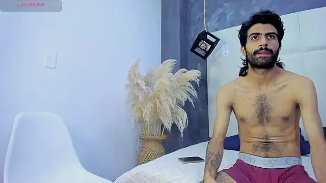 Snapshot of Arah_issaa chatting on 10.31.25 Arah issaa online show from 10.31.25