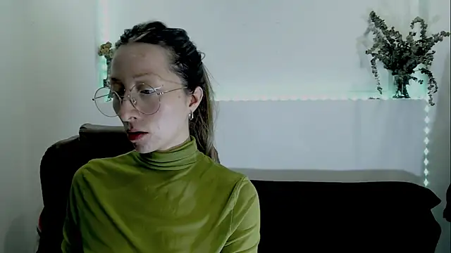 Snapshot of Carlin_Diaz chatting on 11.11.25 Carlin Diaz online show from 11.11.25