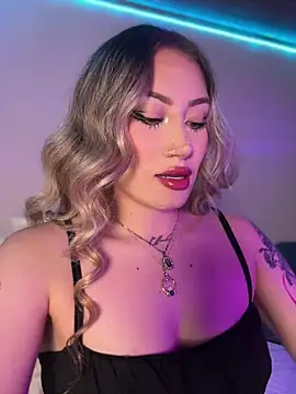 Snapshot of Lally_Valencia__ chatting on 11.13.25 Lally Valencia online show from 11.13.25