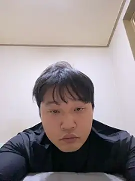 Snapshot of offwhite777 chatting on 02.04.25 offwhite777 online show from 02.04.25