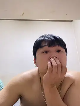 Snapshot of offwhite777 chatting on 02.04.25 offwhite777 online show from 02.04.25