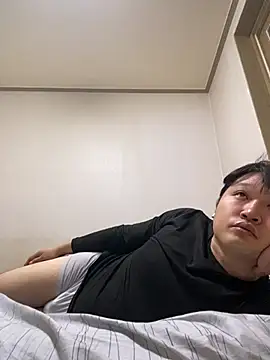 Snapshot of offwhite777 chatting on 02.08.25 offwhite777 online show from 02.08.25