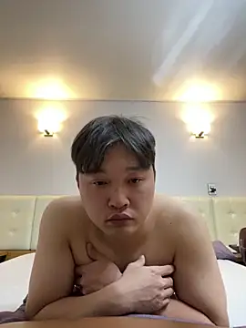 Snapshot of offwhite777 chatting on 02.19.25 offwhite777 online show from 02.19.25