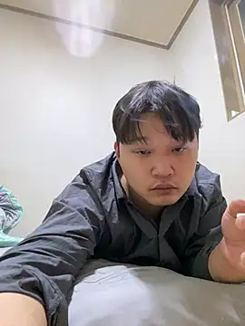 Snapshot of offwhite777 chatting on 02.20.25 offwhite777 online show from 02.20.25