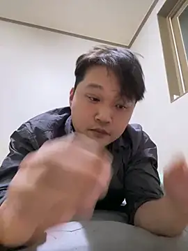 Snapshot of offwhite777 chatting on 02.24.25 offwhite777 online show from 02.24.25