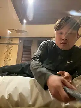 Snapshot of offwhite777 chatting on 02.27.25 offwhite777 online show from 02.27.25