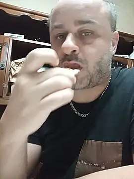 Snapshot of NAvoglia chatting on 06.25.26 NAvoglia online show from 06.25.26