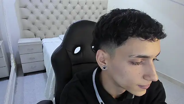 Snapshot of JhoanLeandro chatting on 01.13.26 JhoanLeandro online show from 01.13.26