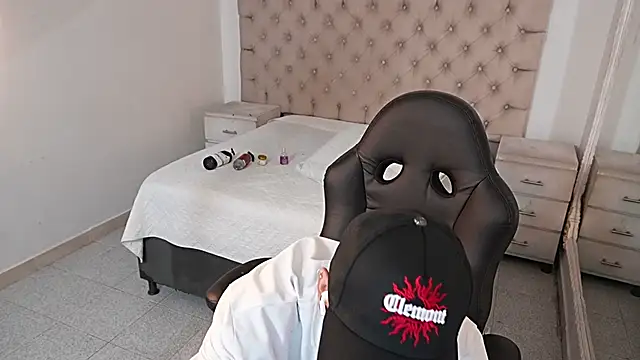 Snapshot of JhoanLeandro chatting on 02.22.26 JhoanLeandro online show from 02.22.26