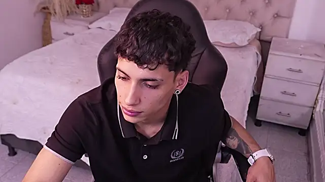 Snapshot of JhoanLeandro chatting on 03.24.26 JhoanLeandro online show from 03.24.26