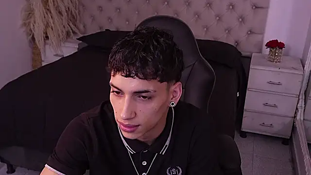 Snapshot of JhoanLeandro chatting on 03.29.26 JhoanLeandro online show from 03.29.26