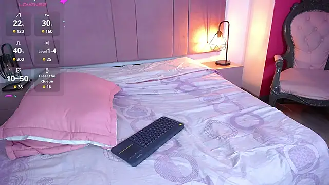 Snapshot of Engelth_ chatting on 02.15.25 Engelth online show from 02.15.25