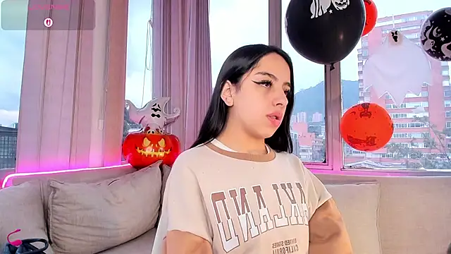 Daphne chers online show from 10.31.25