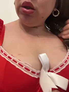 Snapshot of laarti chatting on 06.21.26 laarti online show from 06.21.26