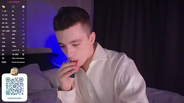 Snapshot of VincentSmith02 chatting on 02.04.25 VincentSmith02 online show from 02.04.25