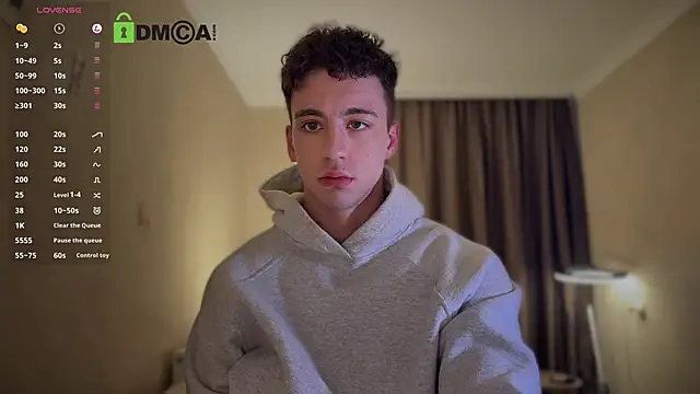 Snapshot of VincentSmith02 chatting on 10.13.25 VincentSmith02 online show from 10.13.25