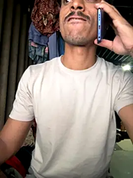 Snapshot of Loveinsync chatting on 11.28.25 Loveinsync online show from 11.28.25