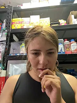Snapshot of Andrea18_blonde chatting on 06.09.26 Andrea18 blonde online show from 06.09.26