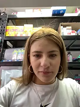 Snapshot of Andrea18_blonde chatting on 06.10.26 Andrea18 blonde online show from 06.10.26