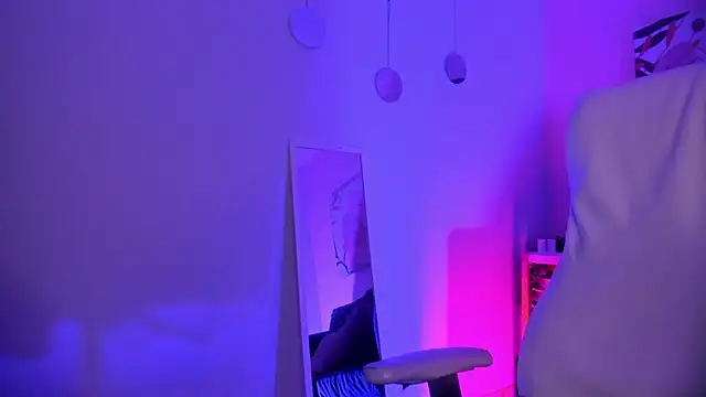 Gigi Strawberry online show from 02.08.26