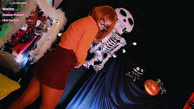 Snapshot of Bibi_Iva chatting on 10.24.25 Bibi Iva online show from 10.24.25