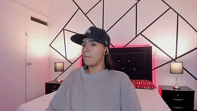 Liiam smith  online show from 02.04.25