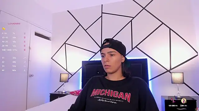 Liiam smith  online show from 02.12.25