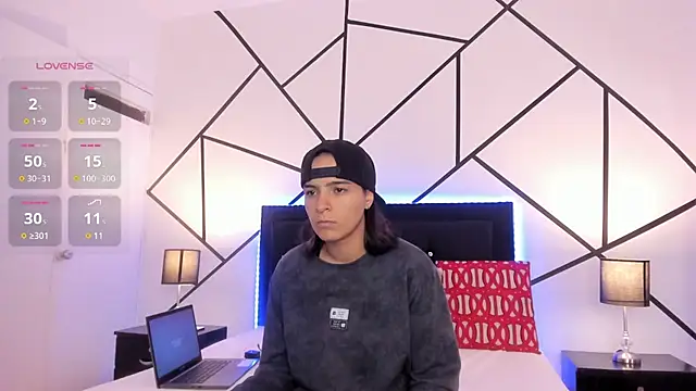 Liiam smith  online show from 03.18.25