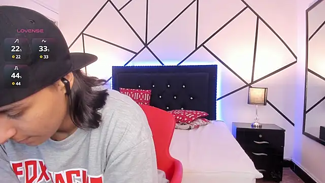 Liiam smith  online show from 03.18.25