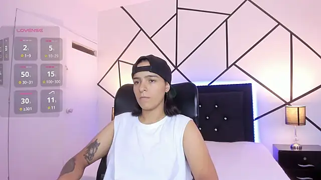 Liiam smith  online show from 03.20.25