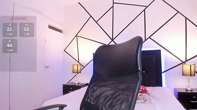 Liiam smith  online show from 03.20.25