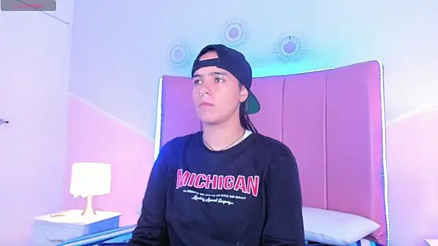 Liiam smith  online show from 09.24.25