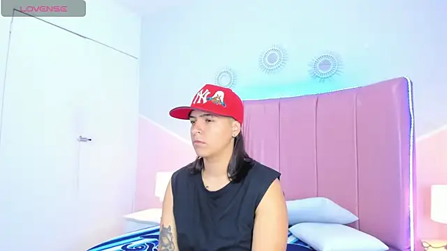 Liiam smith  online show from 11.05.25