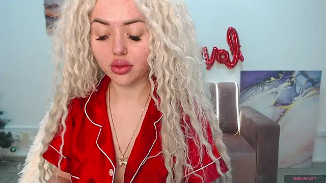 Snapshot of MissisCaty chatting on 02.06.25 MissisCaty online show from 02.06.25