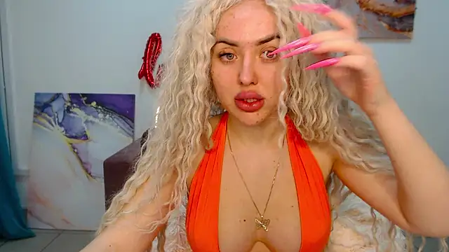 Snapshot of MissisCaty chatting on 02.08.25 MissisCaty online show from 02.08.25