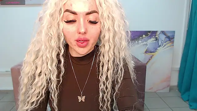 Snapshot of MissisCaty chatting on 02.12.25 MissisCaty online show from 02.12.25