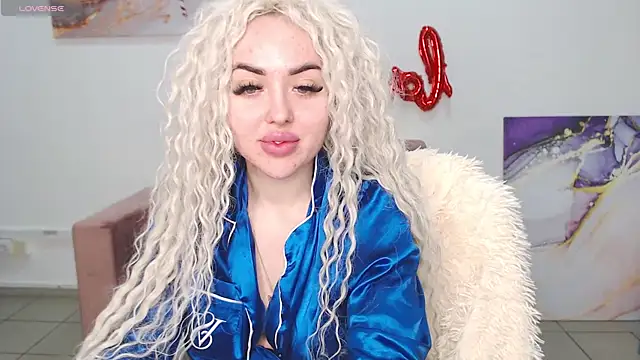 Snapshot of MissisCaty chatting on 02.15.25 MissisCaty online show from 02.15.25