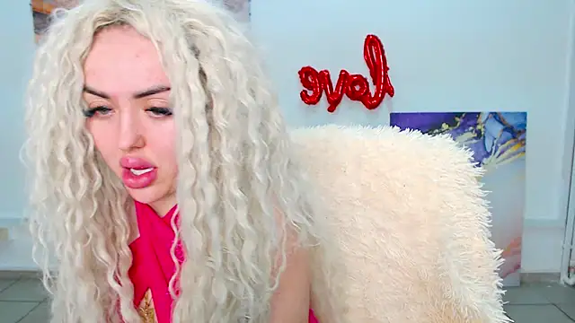 Snapshot of MissisCaty chatting on 02.20.25 MissisCaty online show from 02.20.25